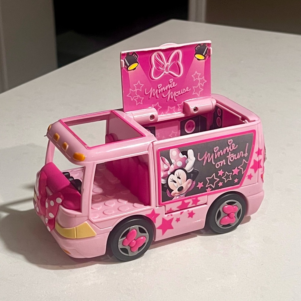 Minnie Mouse Tour Bus